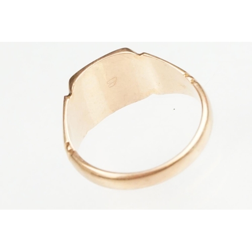 67 - Early 20th century 9ct rose gold signet ring, plain polished square head, tapered shoulders, hallmar... 