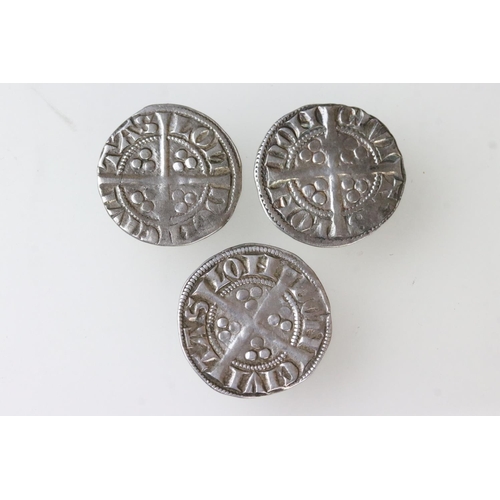 218 - A collection of three British King Edward I hammered silver long cross penny coins. (c.1272-1307).