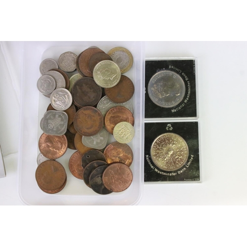 202 - A collection of mainly British coins and banknotes to include commemorative and silver examples.