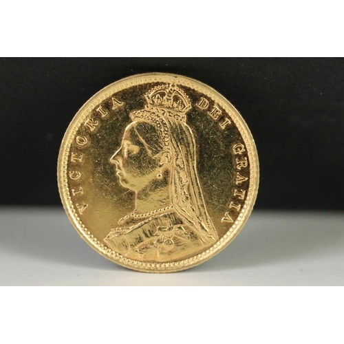 108 - A British Queen Victoria 1892 gold half sovereign coin.