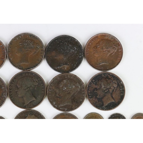 57 - A Small Collection Of British Queen Victoria Coins To Include Pennies, Half Pennies, Farthings And H... 