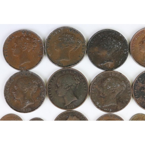 57 - A Small Collection Of British Queen Victoria Coins To Include Pennies, Half Pennies, Farthings And H... 