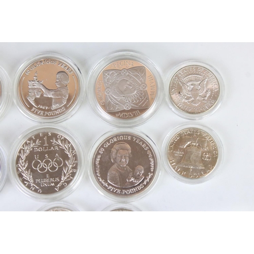 122 - A small collection of coins to include silver commemorative examples.