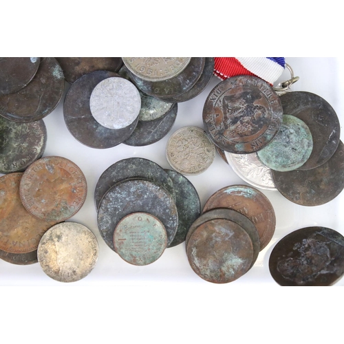 13 - A Small Collection Of Mixed Coins To Include Commemorative Examples.