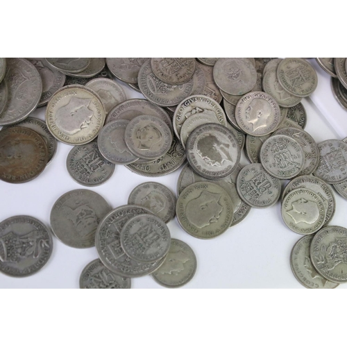 26 - A Collection Of British Pre Decimal Pre 1947 And Pre 1920 Silver Coins To Include Sixpences, Shillin... 