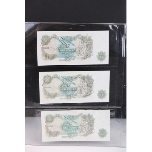 54 - A Collection Of Thirteen Circulated And Uncirculated British Bank Of England Banknotes To Include On... 