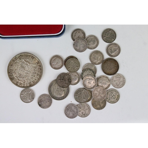 6 - A Small Collection Of British Pre Decimal Silver Coins Together With A Cased 1977 Queen Elizabeth II... 