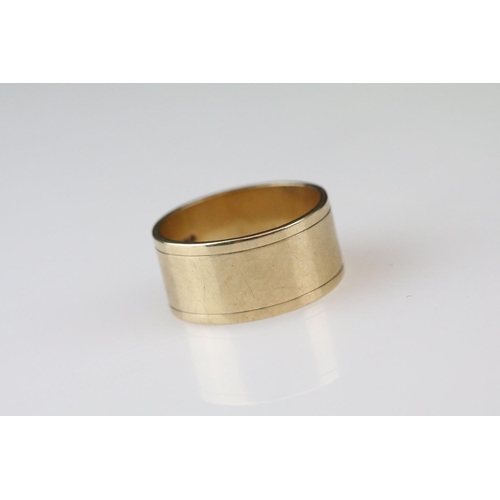 8 - 9ct yellow gold wedding band, width approx 10mm, ring size R