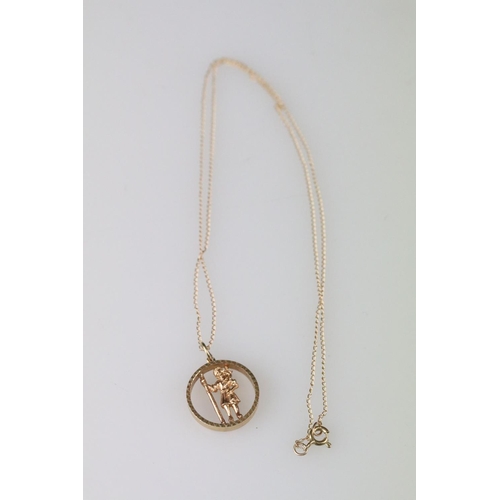 13 - 9ct gold highlander pendant necklace, the pendant diameter approx 18mm, length of chain approx 45cm