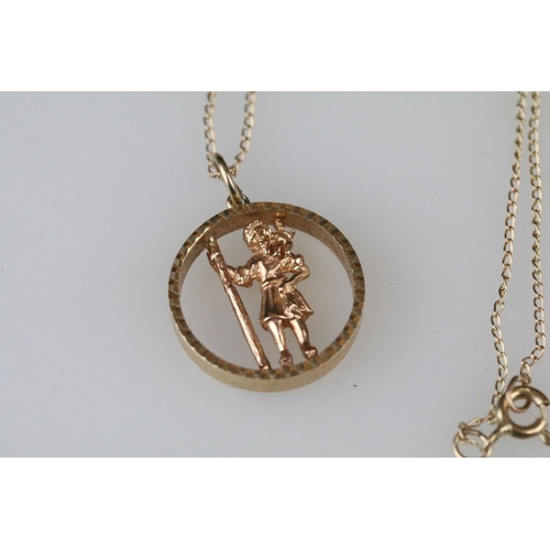 13 - 9ct gold highlander pendant necklace, the pendant diameter approx 18mm, length of chain approx 45cm