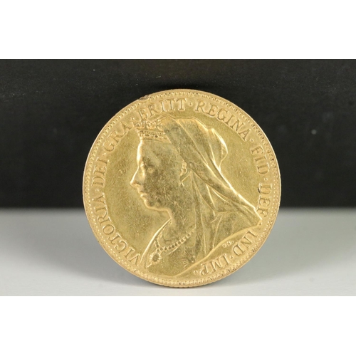 154 - A British Queen Victoria 1898 gold full sovereign coin.