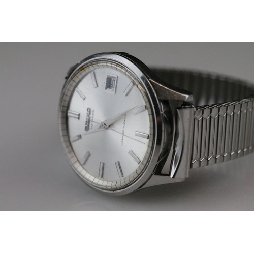 553 - Seiko Sportsmatic stainless steel gents wristwatch, date aperture, silvered baton markers and hands,... 