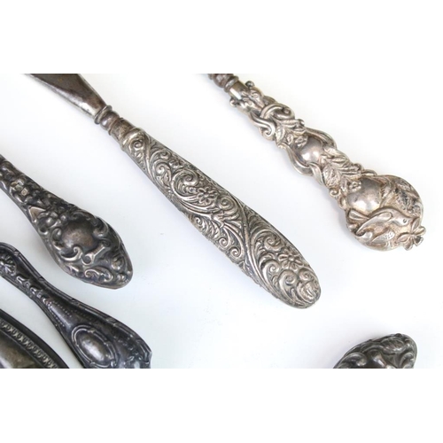 659 - Silver handled items to include two pairs of glove stretchers, a shoe horn, four button hooks, Irish... 