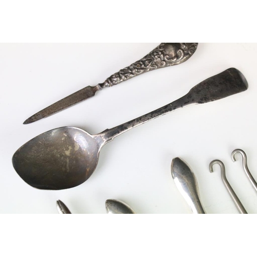 659 - Silver handled items to include two pairs of glove stretchers, a shoe horn, four button hooks, Irish... 