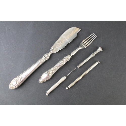 808 - Group of silver hallmarked items to include a Victorian silver butter knife (hallmarked Sheffield 18... 