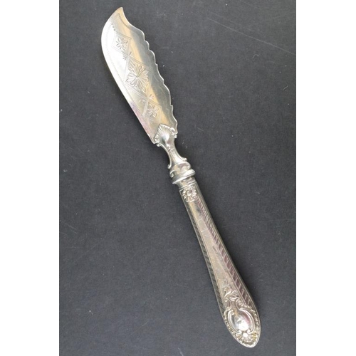 808 - Group of silver hallmarked items to include a Victorian silver butter knife (hallmarked Sheffield 18... 