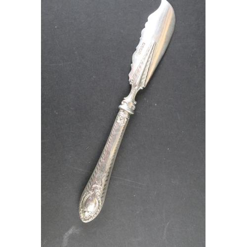 808 - Group of silver hallmarked items to include a Victorian silver butter knife (hallmarked Sheffield 18... 