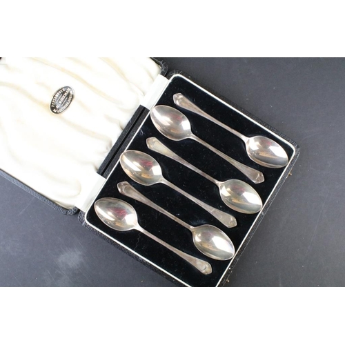 809 - Set of six silver coffee spoons, pierced geometric terminals, makers Eugene Leclere, Sheffield 1942,... 