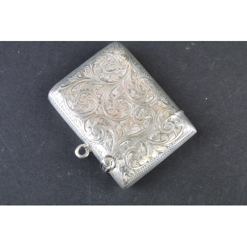 810 - Group of antique silver pocket items to include; a Victorian vinaigrette (Birmingham 1866, George Un... 