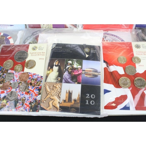 265 - A collection of United Kingdom Royal Mint uncirculated coin year sets to include 2000, 2001, 2002, 2... 