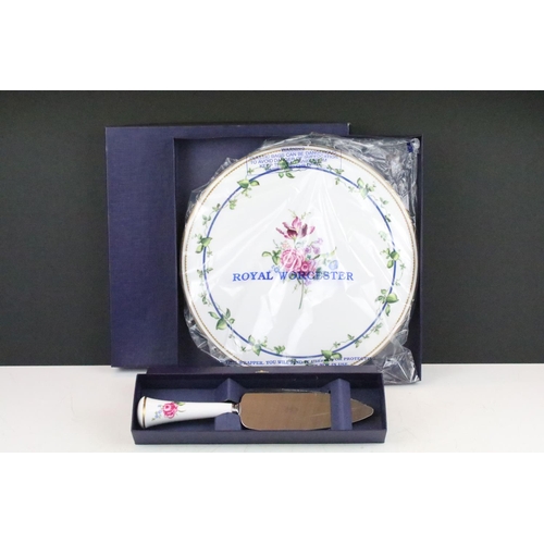 36 - Royal Worcester 'Sheridan' cake plate and cake slice, both boxed. (Cake plate approx 28cm diameter)