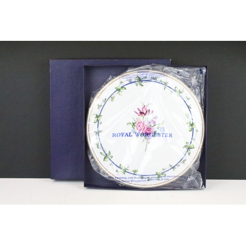 36 - Royal Worcester 'Sheridan' cake plate and cake slice, both boxed. (Cake plate approx 28cm diameter)