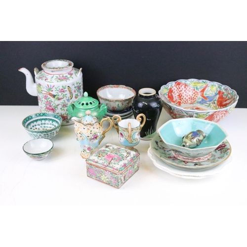 58 - Mixed ceramics, mostly Oriental examples, to include a Famille Rose teapot & cover (17cm high), Fami... 