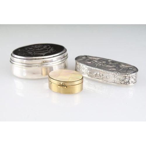 805 - German silver snuff pill box of oval form with neo classical cherubs and urns to the lid (marked wit... 