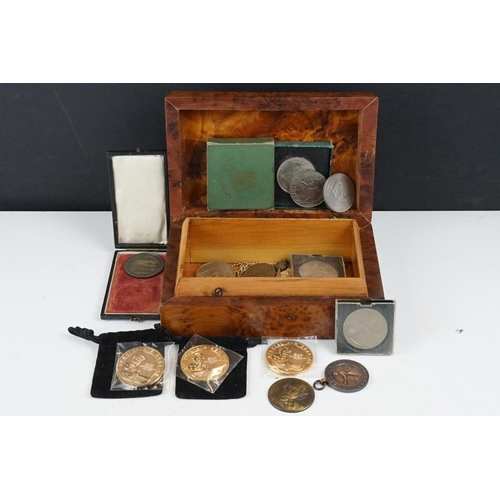 351 - A small group of mixed collectables to include coins, medallions and costume jewellery contained wit... 