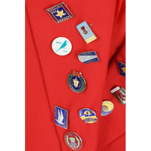 402 - Butlins red blazer jacket, size 36R, with Butlins buttons, name badge and 20 Butlins 1960's pin badg... 
