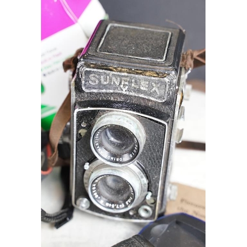 425 - Group of cameras & photographic accessories to include a Sunxflex TLR, Praktica BX20 (with Prakticar... 