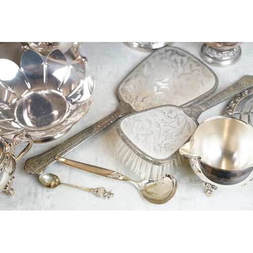 433 - Mixed silver plate to include a Viners four-piece tea set, candlestick, rose bowl, etc, plus a cased... 