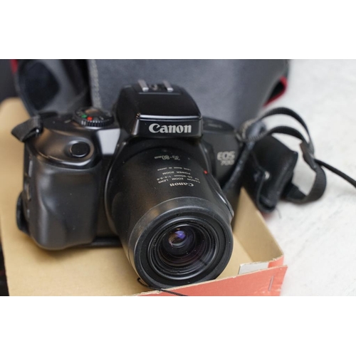 435 - Group of photographic equipment to include a Canon EOS 700 (with Canon 35-80mm 1:4-5.6 zoom lens), S... 