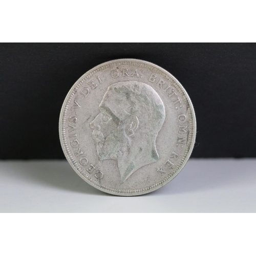 304 - A British King George V 1933 silver wreath crown coin.