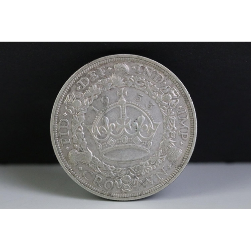 304 - A British King George V 1933 silver wreath crown coin.