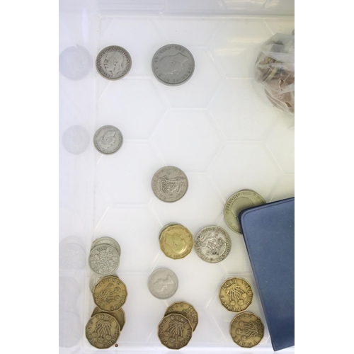 127 - A collection of mainly British pre decimal coins to include pennies, half pennies, shillings, threep... 