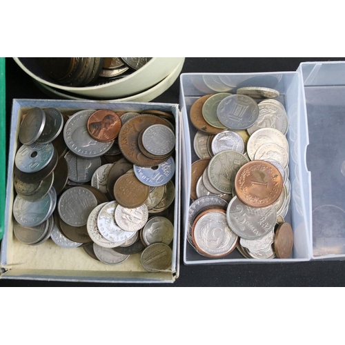 164 - A collection of of mixed British and World coins to include a selection of silver examples together ... 