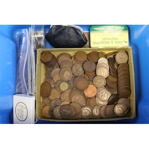 164 - A collection of of mixed British and World coins to include a selection of silver examples together ... 