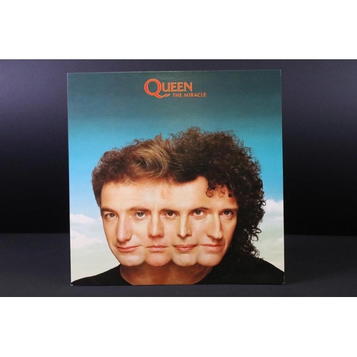 20 - Vinyl - 4 Queen LPs to include Queen Rocks (724382309116), At The Beeb (BOJLP001), Greatest Hits II ... 