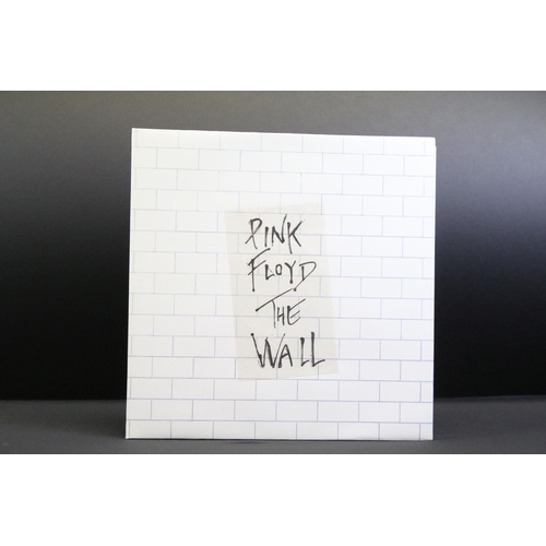 105 - Vinyl - 6 Pink Floyd LPs to include Dark Side Of The Moon (2 posters, one postcard), Meddle, Relics,... 