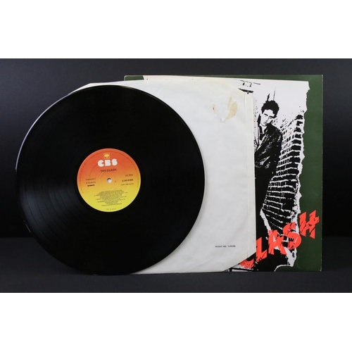 54 - Vinyl / Memorabilia - The Clash Capital Radio Set to include The NME Capital Radio EP (CL1) Ex, The ... 