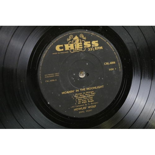 70 - Vinyl - Howlin' Wolf Moanin' In The Moonlight on Chess Records CRL 4006, gold and black labels, mono... 