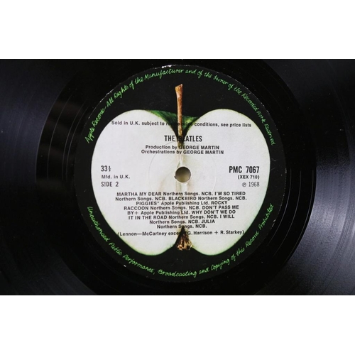 71 - Vinyl - The Beatles White Album PMC 7067 No. 0022046, top loader, mono, mfd. in UK label text, no in... 