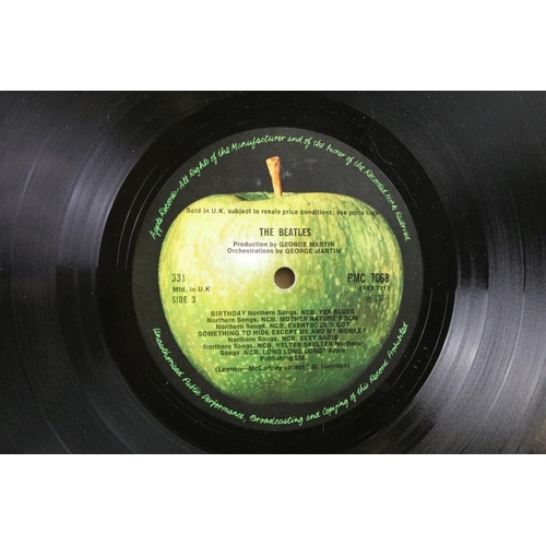 71 - Vinyl - The Beatles White Album PMC 7067 No. 0022046, top loader, mono, mfd. in UK label text, no in... 