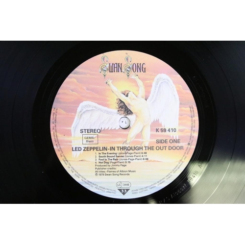 156 - Vinyl - 3 Led Zeppelin LPs to include II (original Spanish pressing on Hispa Vox HAT 421/43) fully l... 