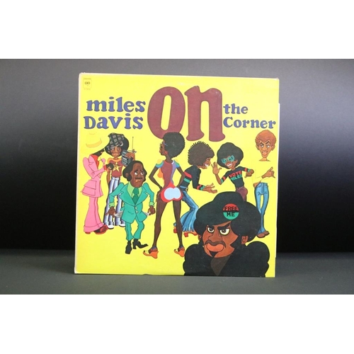 477 - Vinyl - 6 albums by Miles Davis to include: Jack Johnson (original soundtrack recording) (numbered, ... 