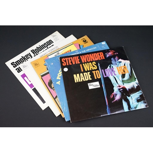 392 - Vinyl - Over 70 Soul / Motown LPs to include Stevie Wonder x 24, Smokey Robinson x 17, Martha Reeves... 