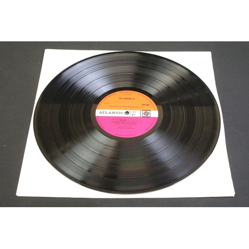 627 - Vinyl - Led Zeppelin 3 LP on Atlantic 2401002 red and purple Atlantic label, no Peter Grant credit, ... 