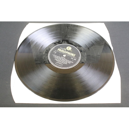 635 - Vinyl - 2 The Beatles LPs to include Revolver (PMC 7009) The Gramophone Co Ltd and Sold In UK to lab... 