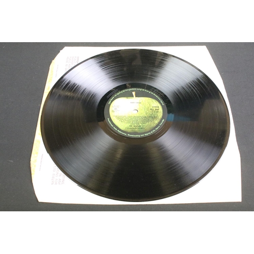 635 - Vinyl - 2 The Beatles LPs to include Revolver (PMC 7009) The Gramophone Co Ltd and Sold In UK to lab... 